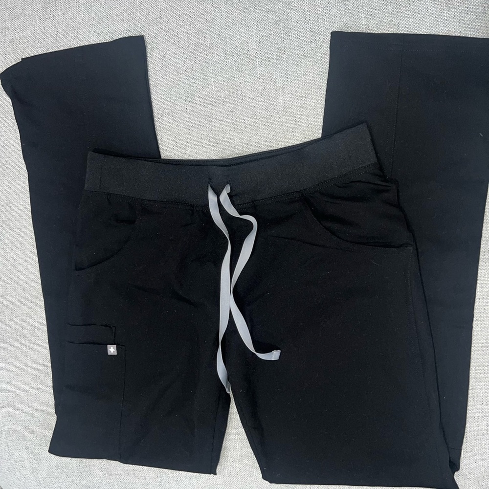 Figs Women's Kade Cargo Scrub Pants Black Small tall ST